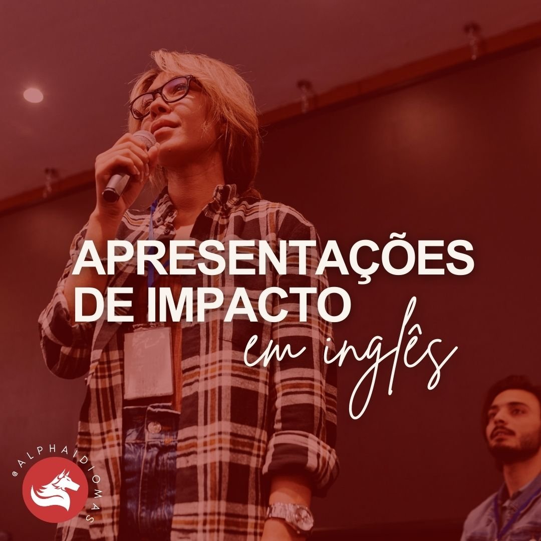 Pessoa apresentando em inglês com confiança durante uma palestra.